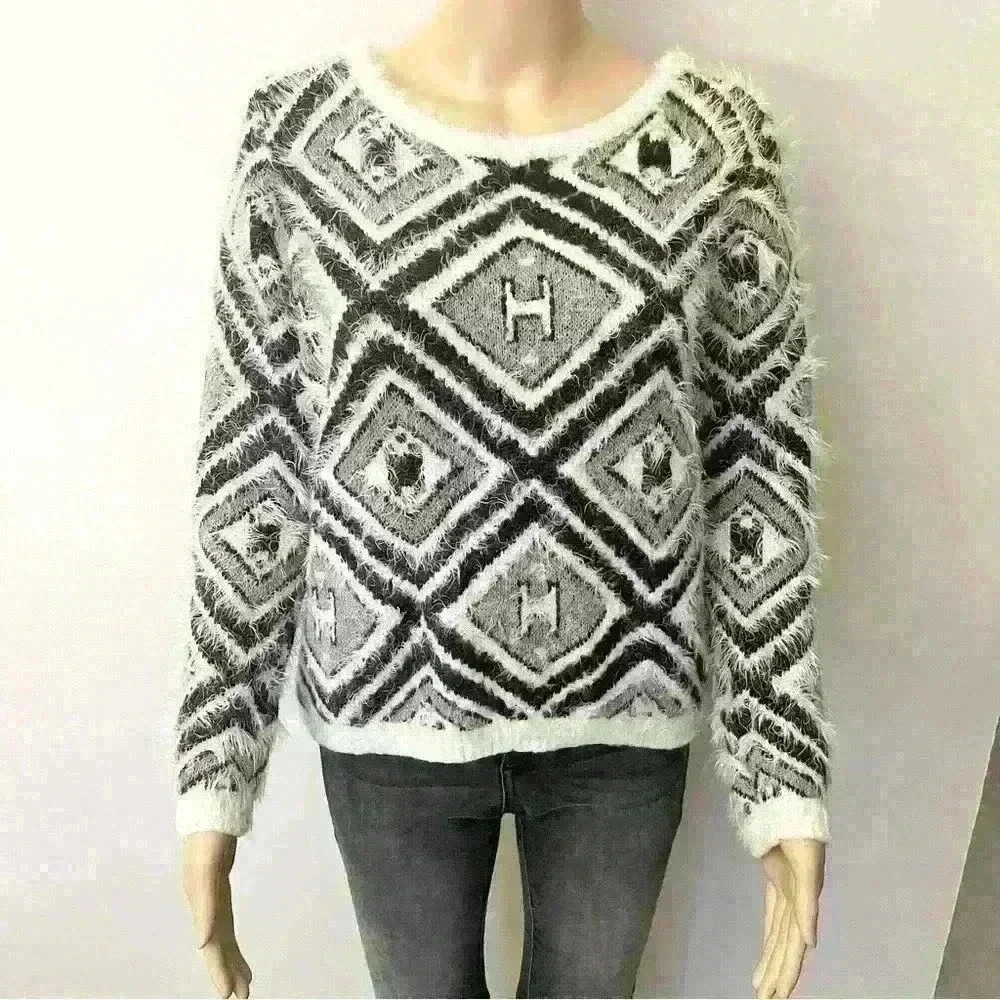 Vintage scoop  neck black & white soft fuzzy sweater jumper.